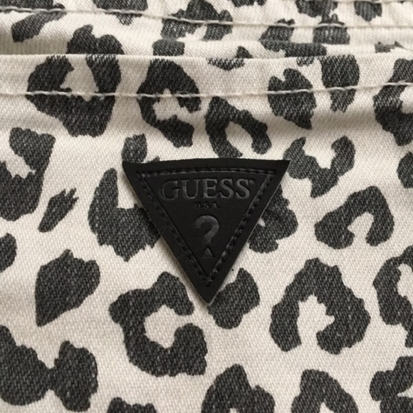Guess white cheetah print denim shorts - Picture 4 of 4